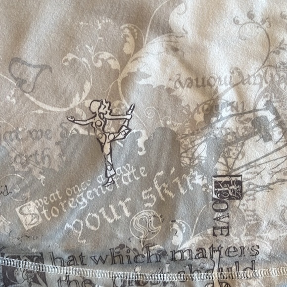 Lululemon Workout Top - Picture 4 of 5